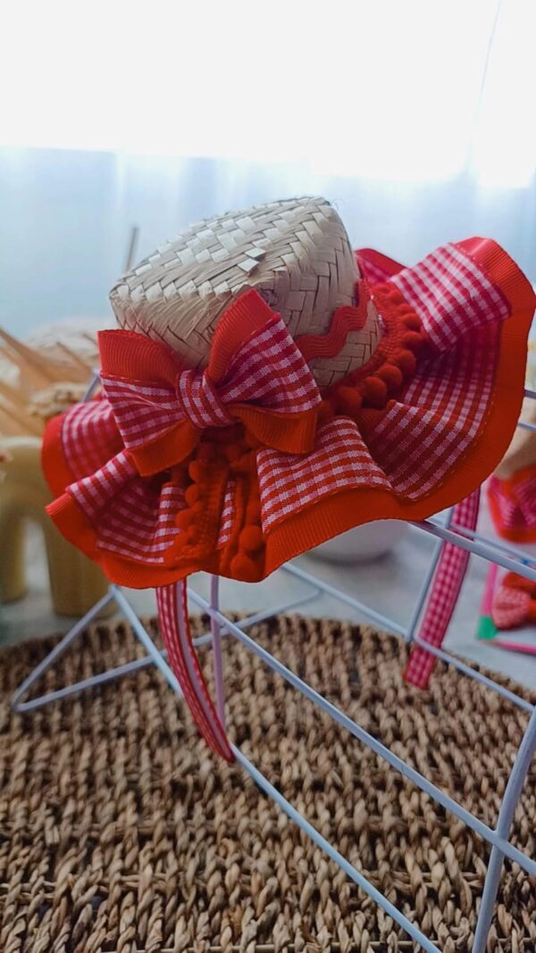 Tiara Pompom Xadrez Vermelho  Chapeuzinho - Imagem 2